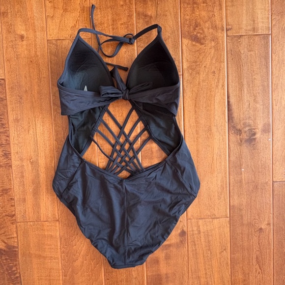 Kenneth Cole Black Strappy Cutout One-Piece Swimsuit XL Black - Picture 7 of 13